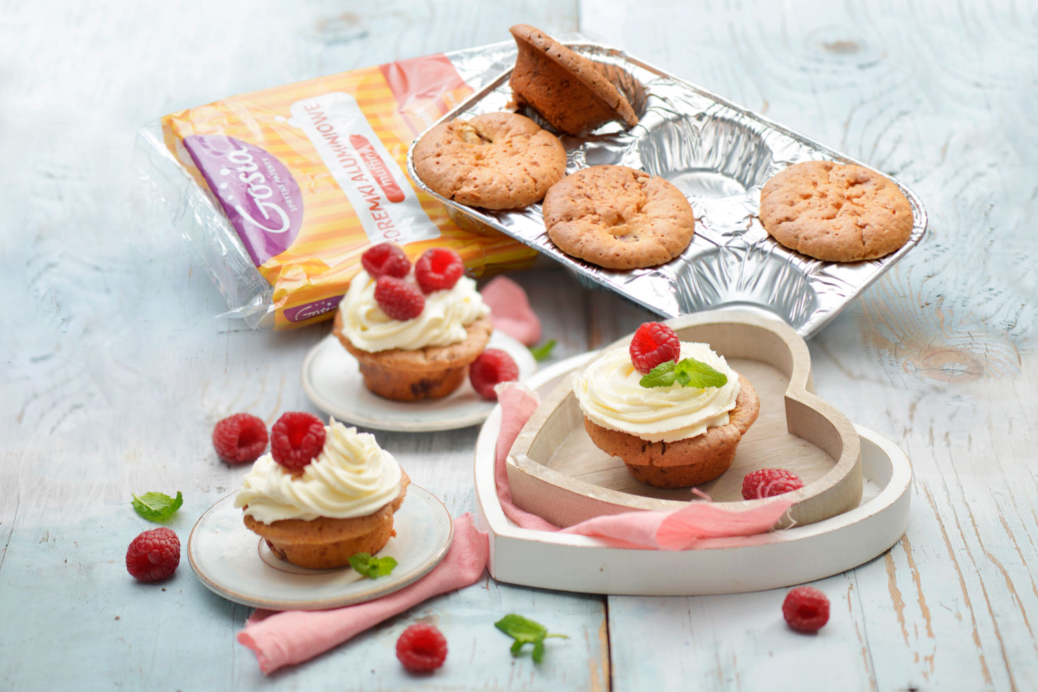 Muffiny z malinami i białą czekoladą