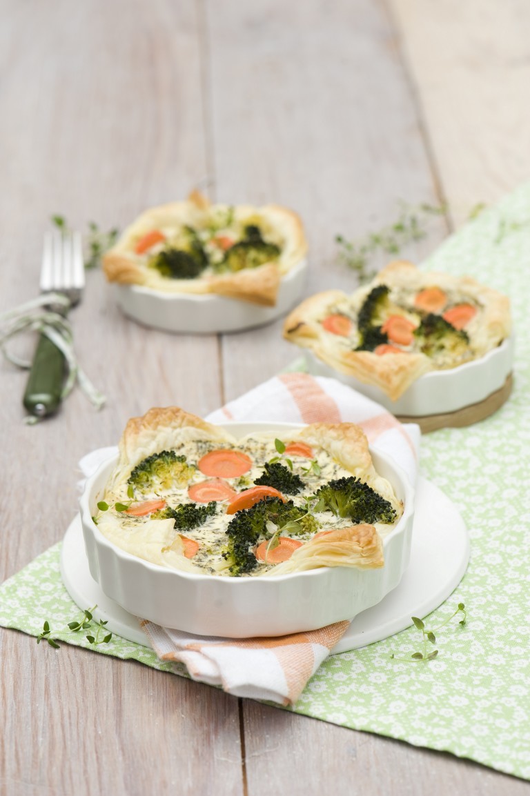 Quiche z brokułami i marchewką