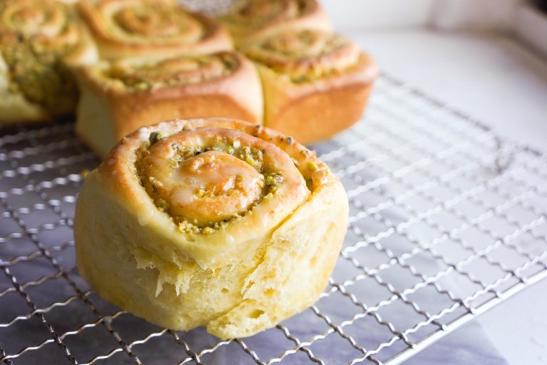 Pistacjowo – cynamonowa drożdżówka