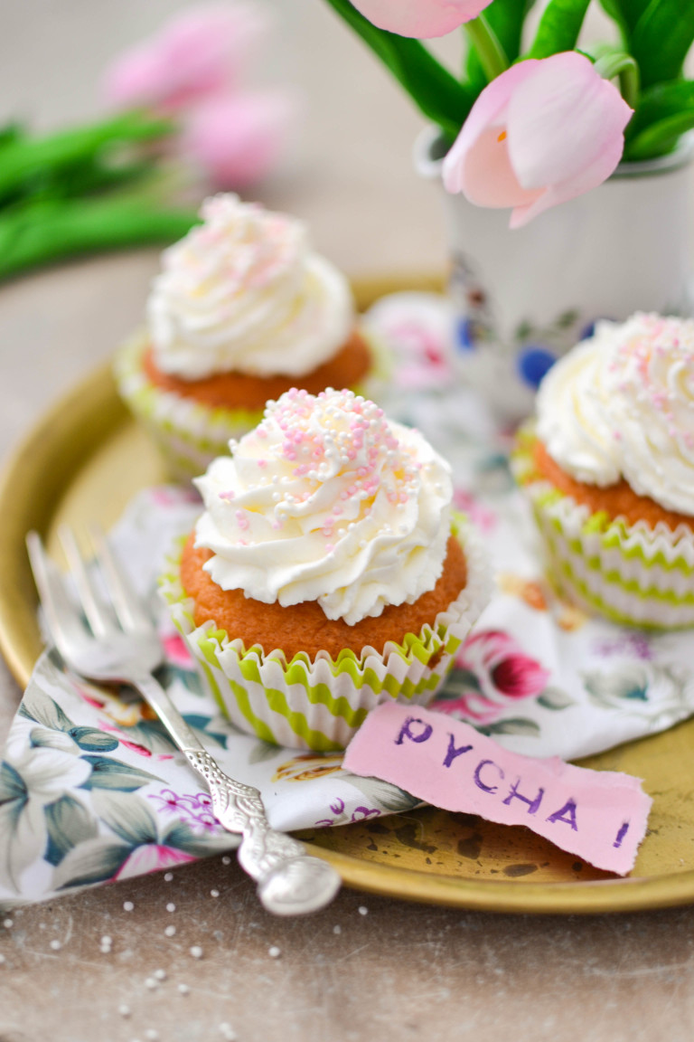 Cytrynowe muffinki z serową pianką