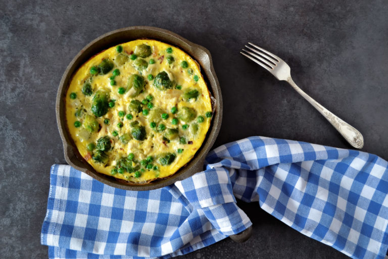 Fritatta z patelni – pomysł na szybkie i łatwe danie z wykorzystaniem brukselki!