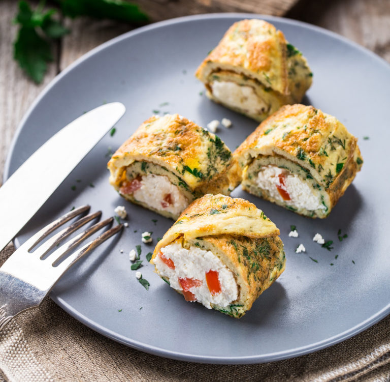 Zakręcony omlet z twarożkiem