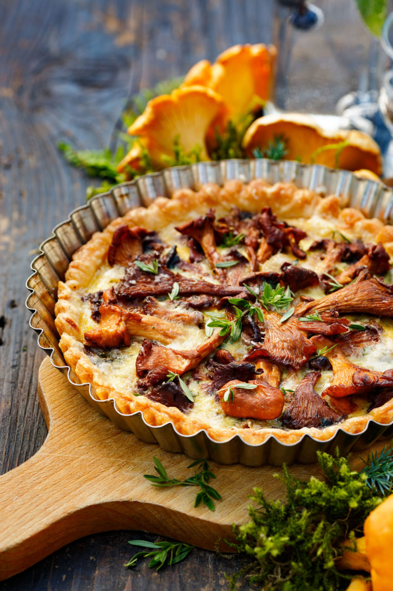 Imprezowy rarytas: Quiche z kurkami i świeżym cząbrem