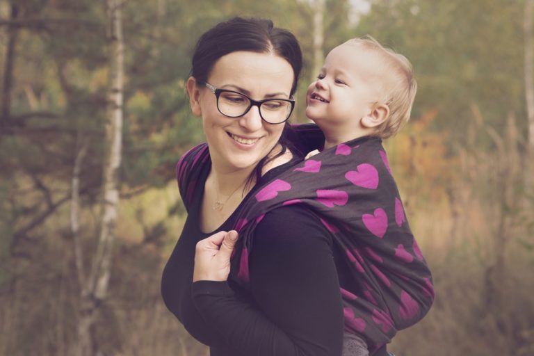 Chustonoszenie – naturalna potrzeba bliskości