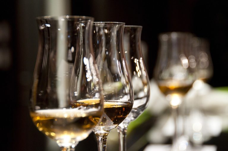 Węgiel aktywny/aktywowany – zastosowanie w produkcji domowego alkoholu
