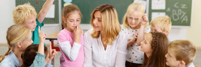 Prezenty dla nauczycieli – kwiaty i czekoladki odchodzą w zapomnienie!