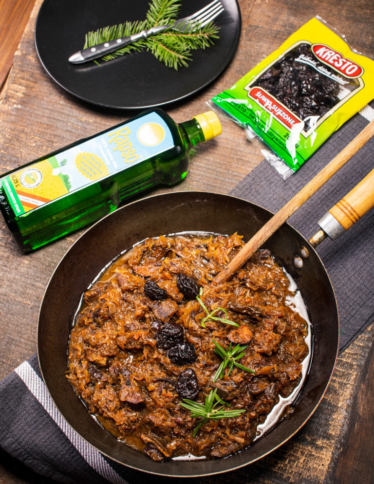 Bigos tradycyjny ze śliwkami