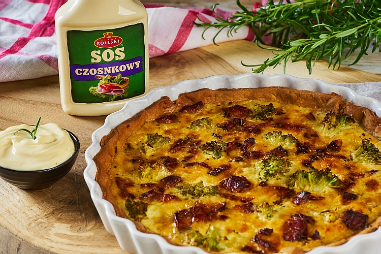 Quiche z bekonem i brokułem