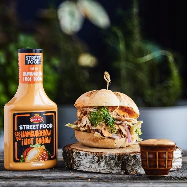 Domowe burgery z soczystym, szarpanym kurczakiem bbq
