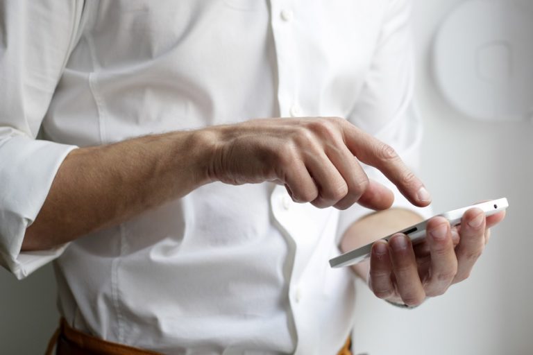 5 najczęstszych awarii smartfonów. Czy można je naprawić?