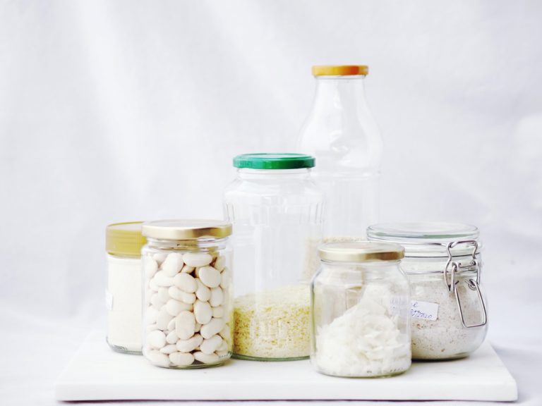 Zero waste! Przygotuj bezę z mrożonych białek z kremem daktylowym
