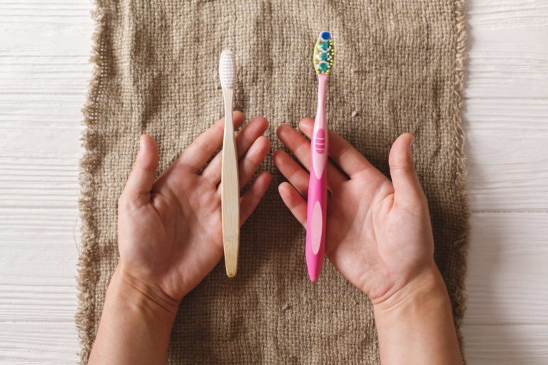 Szczoteczka manualna – jak wybrać najlepszą?