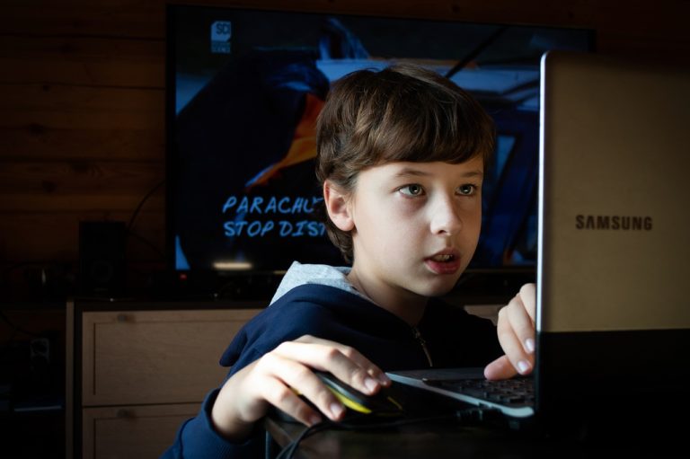 Dzieci zagrożone pornografią