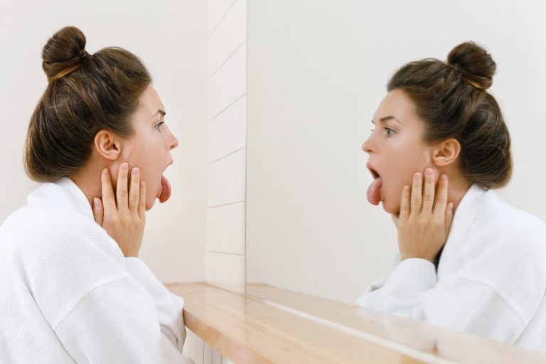 Palisz? Uważaj na leukoplakię jamy ustnej!