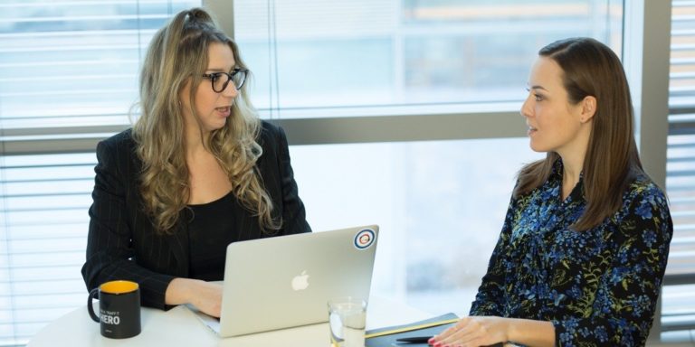 Jak przygotować CV, które wyróżni się w systemie rekrutacyjnym?