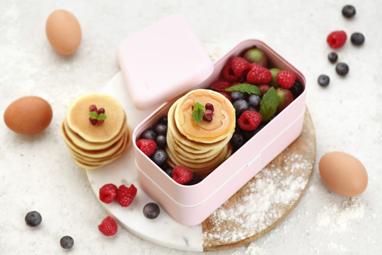 Szybkie, pyszne pancakes z owocami