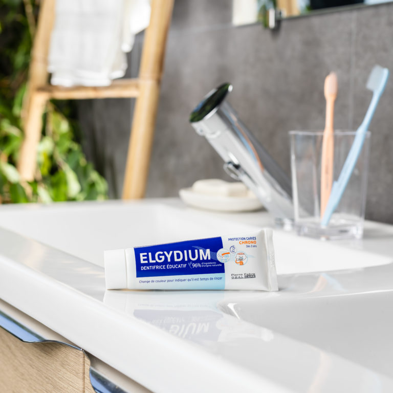 Myj zęby bez zegarka w ręku z pastą edukacyjną ELGYDIUM Timer