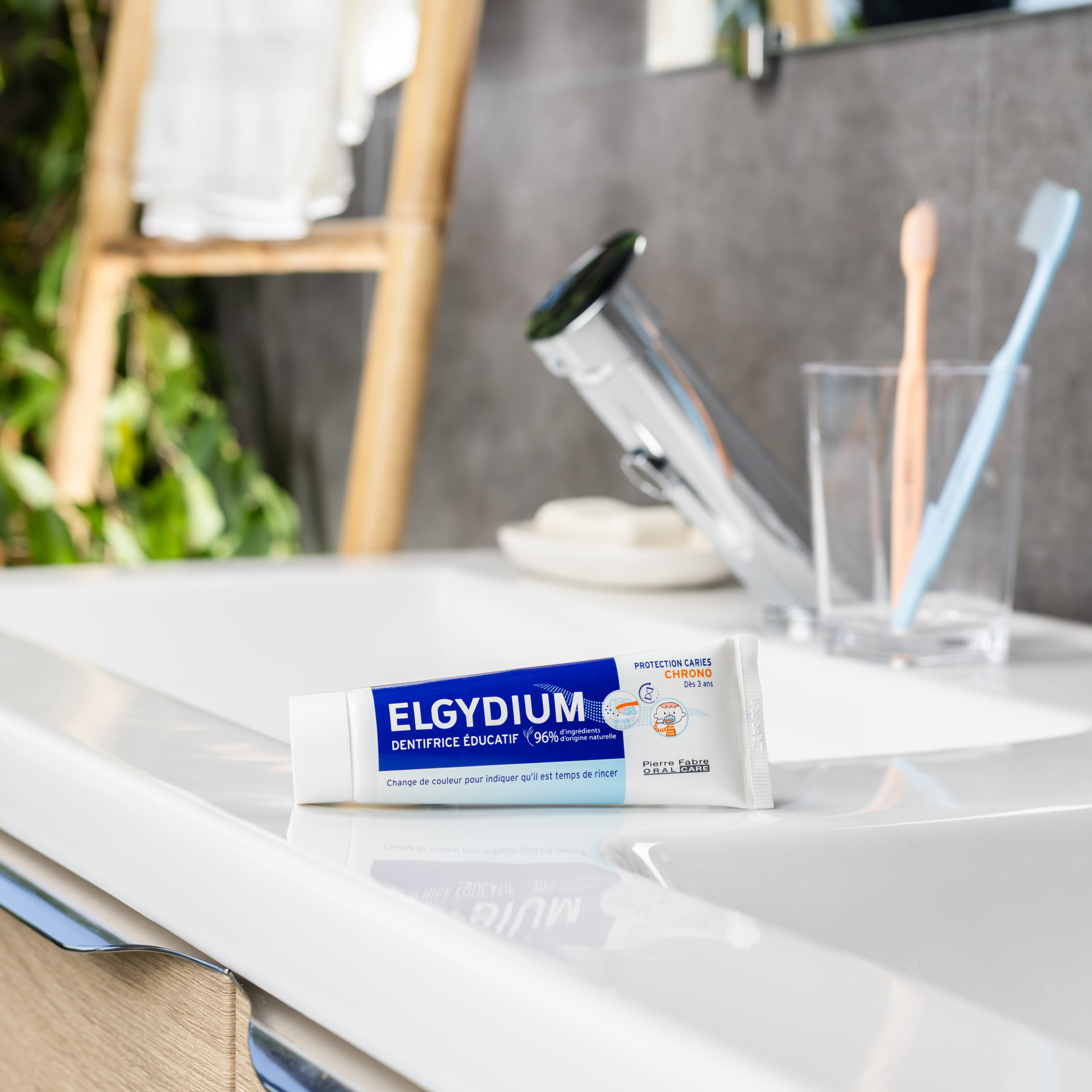 Myj zęby bez zegarka w ręku z pastą edukacyjną ELGYDIUM Timer