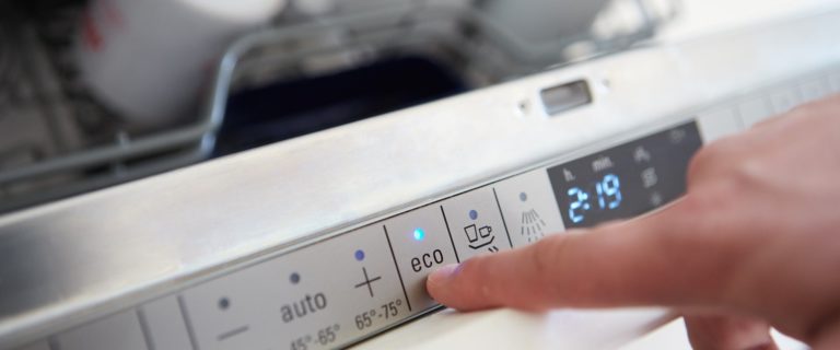 Jak nowoczesny sprzęt AGD może pomóc obniżyć nasze rachunki?
