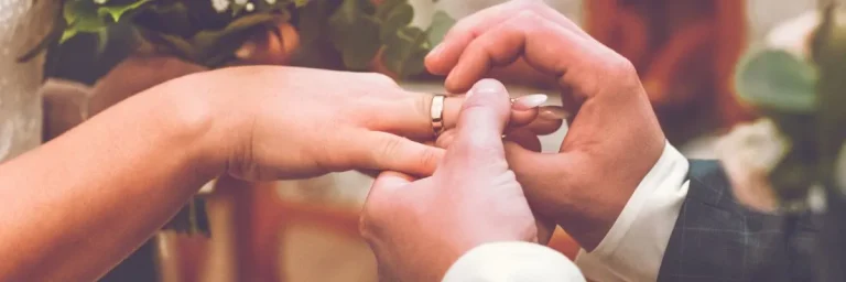 Intercyza: brak romantyzmu w związku? Nie, ochrona partnera przed problemami finansowymi