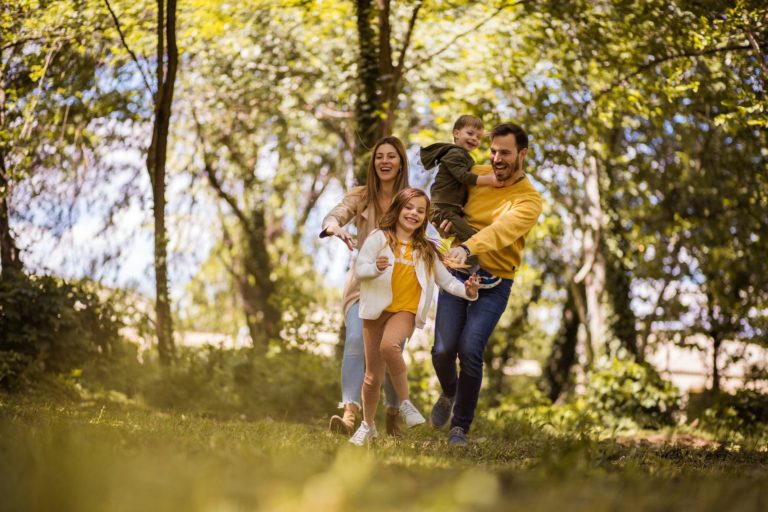 Przyroda w centrum uwagi. Jak zorganizować dzieciom czas na świeżym powietrzu?