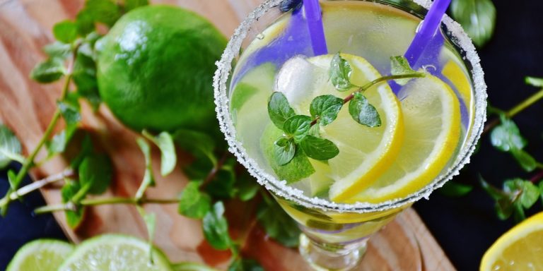 Letnie koktajle alkoholowe na bazie nalewek