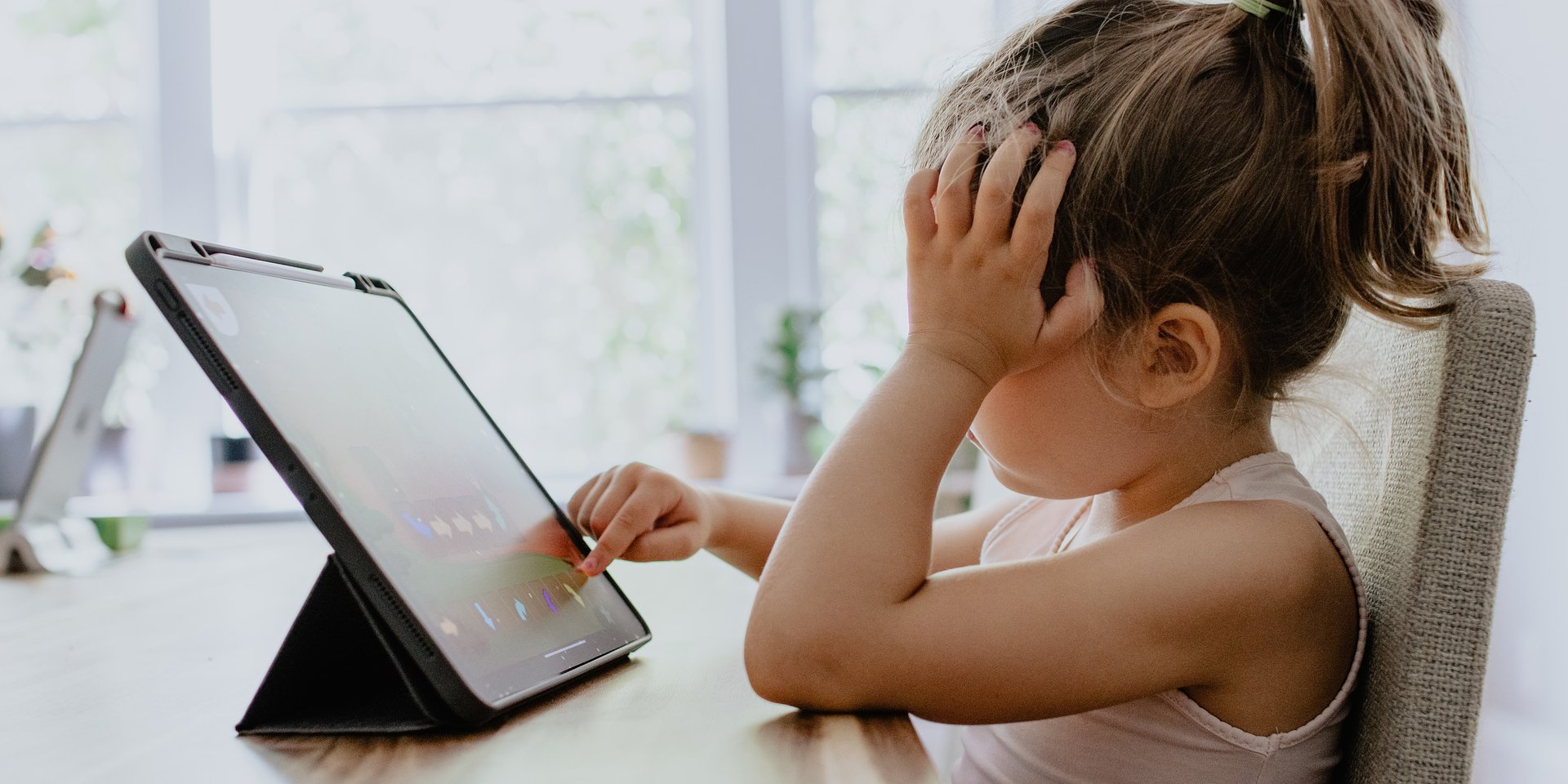 Nauka angielskiego – online czy tradycyjnie? Jak myślą rodzice w Polsce i na świecie?